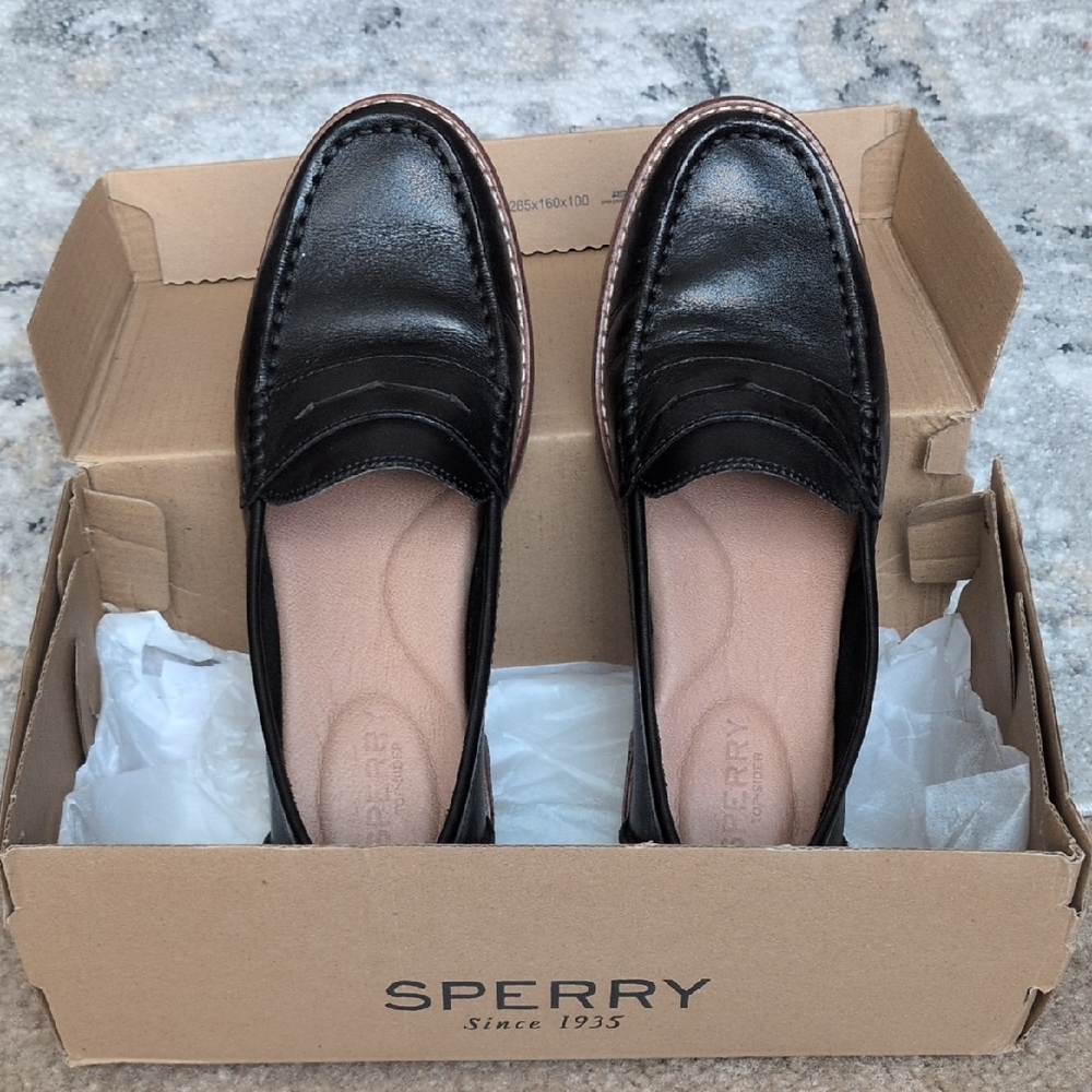 EUC Sperry Seaport Penny Loafers!